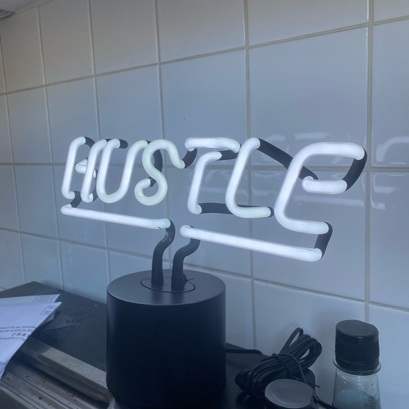 HUSTLE neon sign - Picture 4 of 8